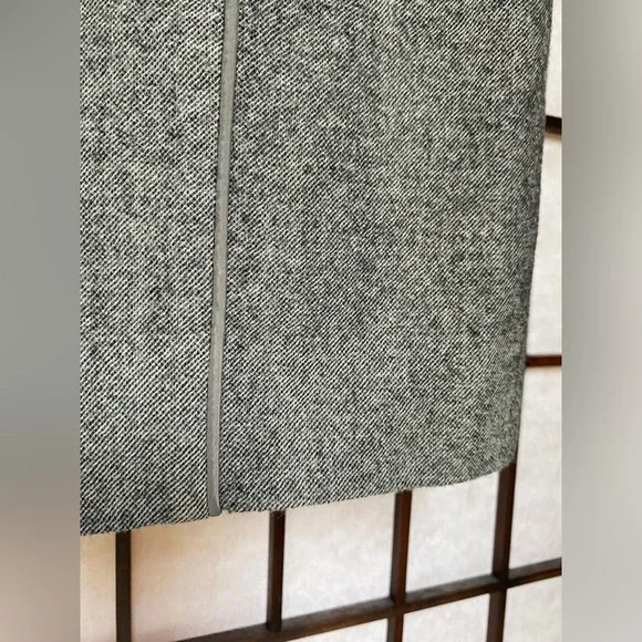 PRICED TO GO🚨 - Banana Republic stretch sleeveless dress - Picture 7 of 9